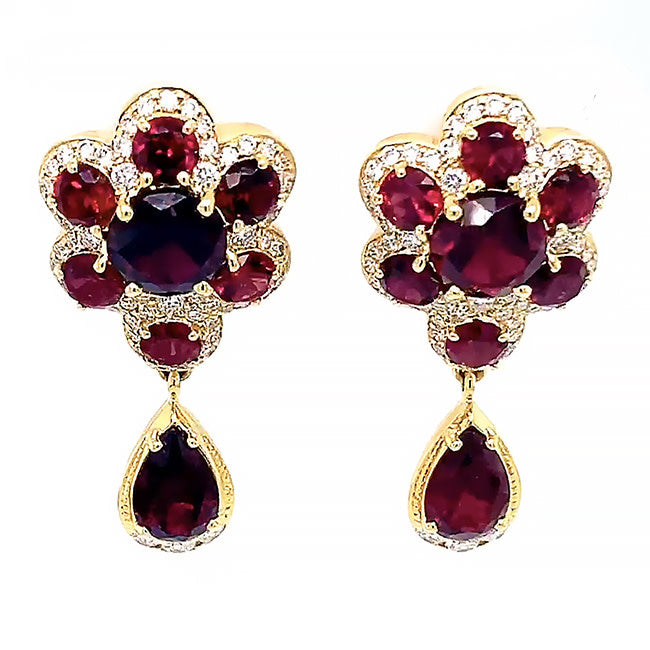 18 kt hanging yellow gold earrings with garnets and diamonds