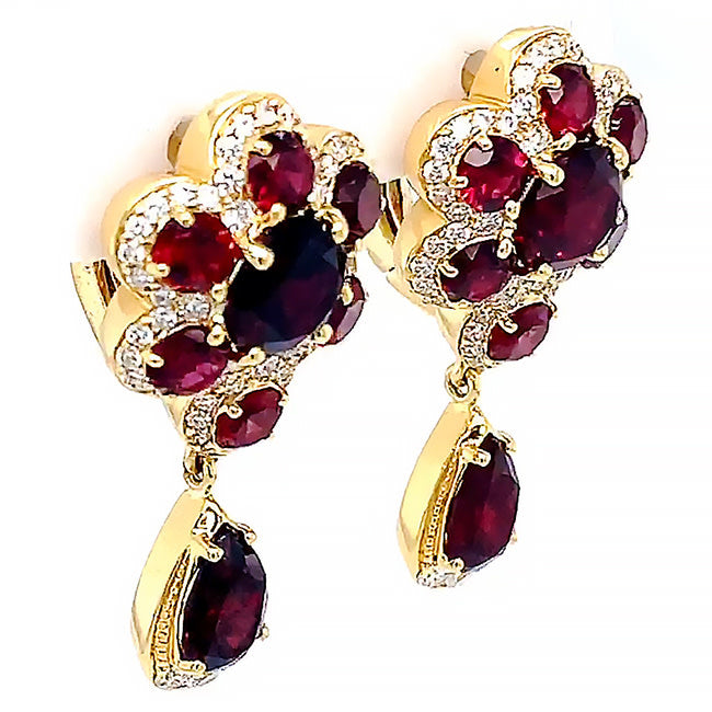 18 kt hanging yellow gold earrings with garnets and diamonds