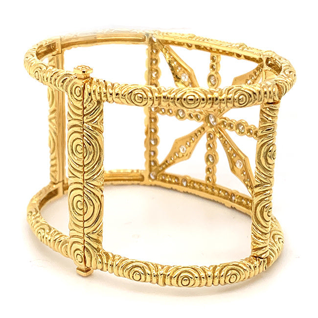 18 kt gold bangled bracelet with diamonds